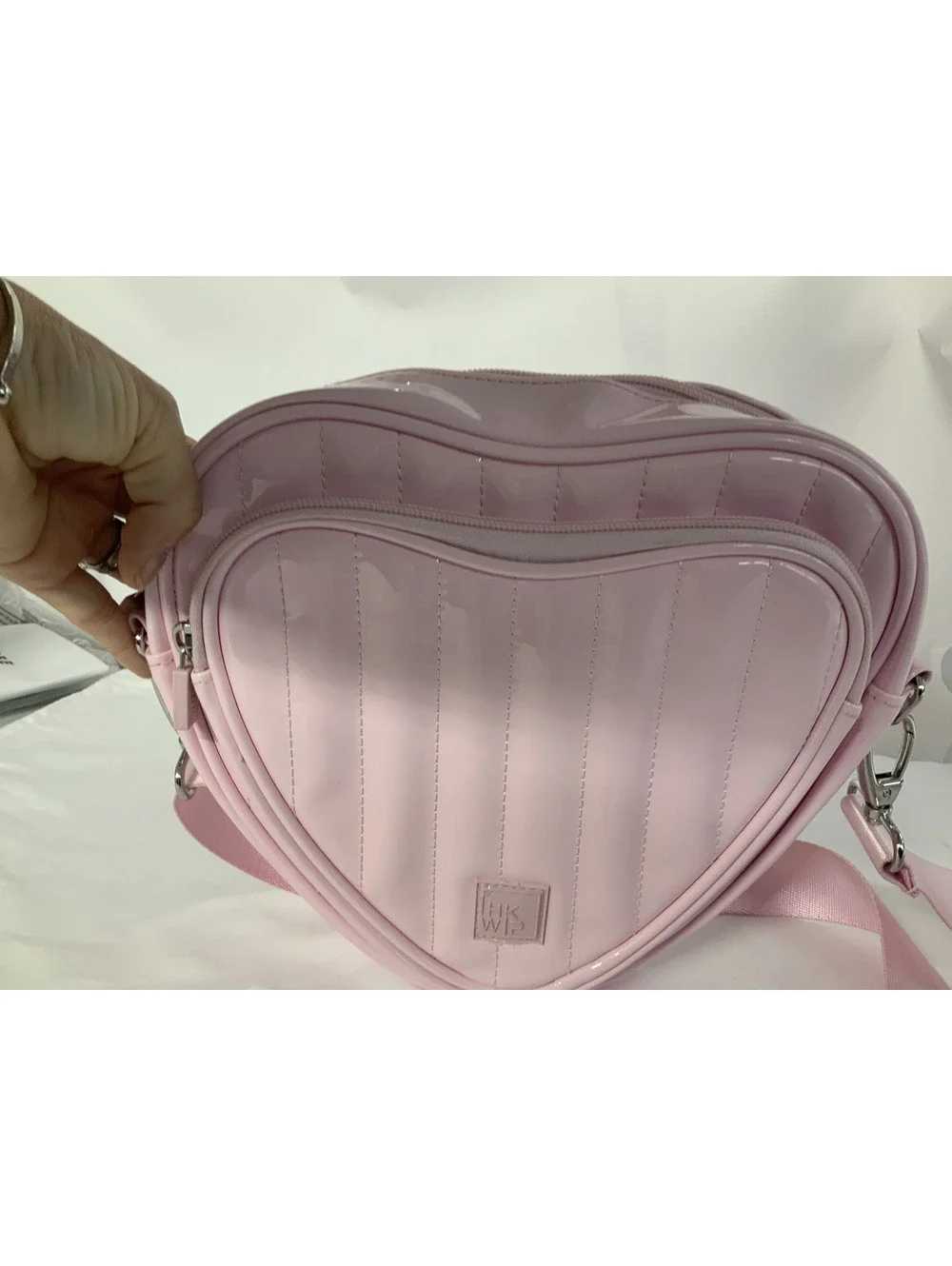 IHKWIP heart crossbody READ DESCRIPTION